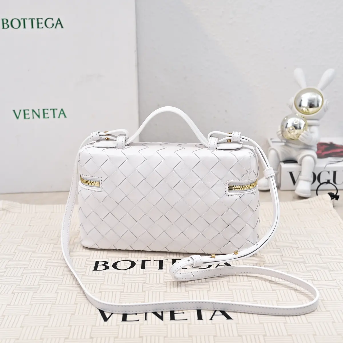 Bottega Veneta Style Crossbody Bag Lookbook Reference image 5