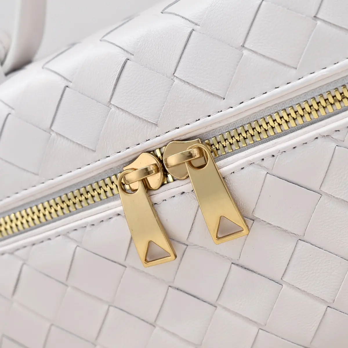 Bottega Veneta Style Crossbody Bag Lookbook Reference image 6