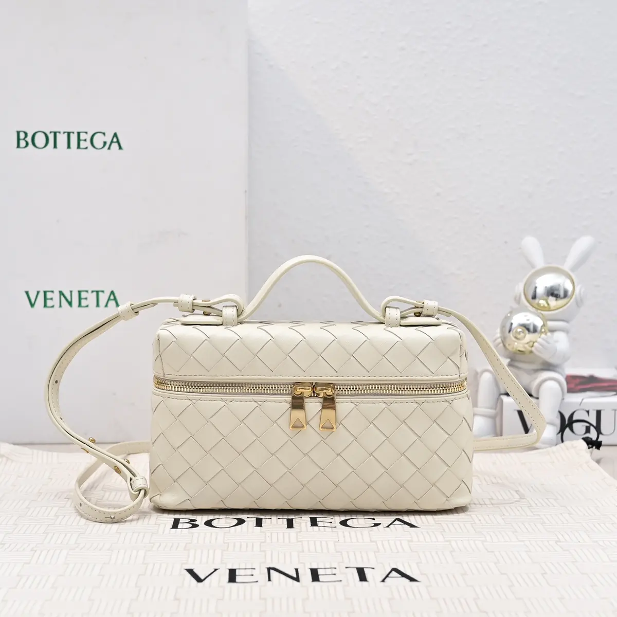 Bottega Veneta Style Crossbody Bag Lookbook Reference image 1