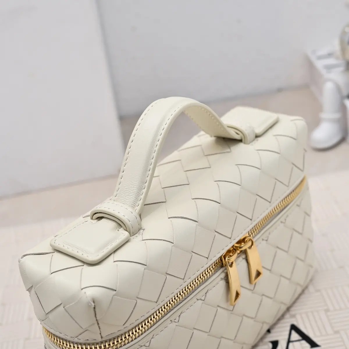 Bottega Veneta Style Crossbody Bag Lookbook Reference image 2