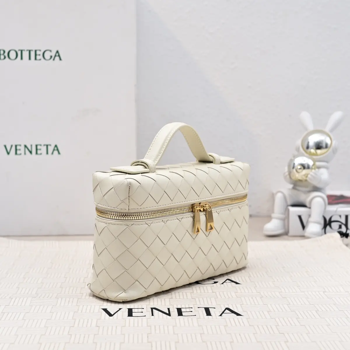 Bottega Veneta Style Crossbody Bag Lookbook Reference image 3