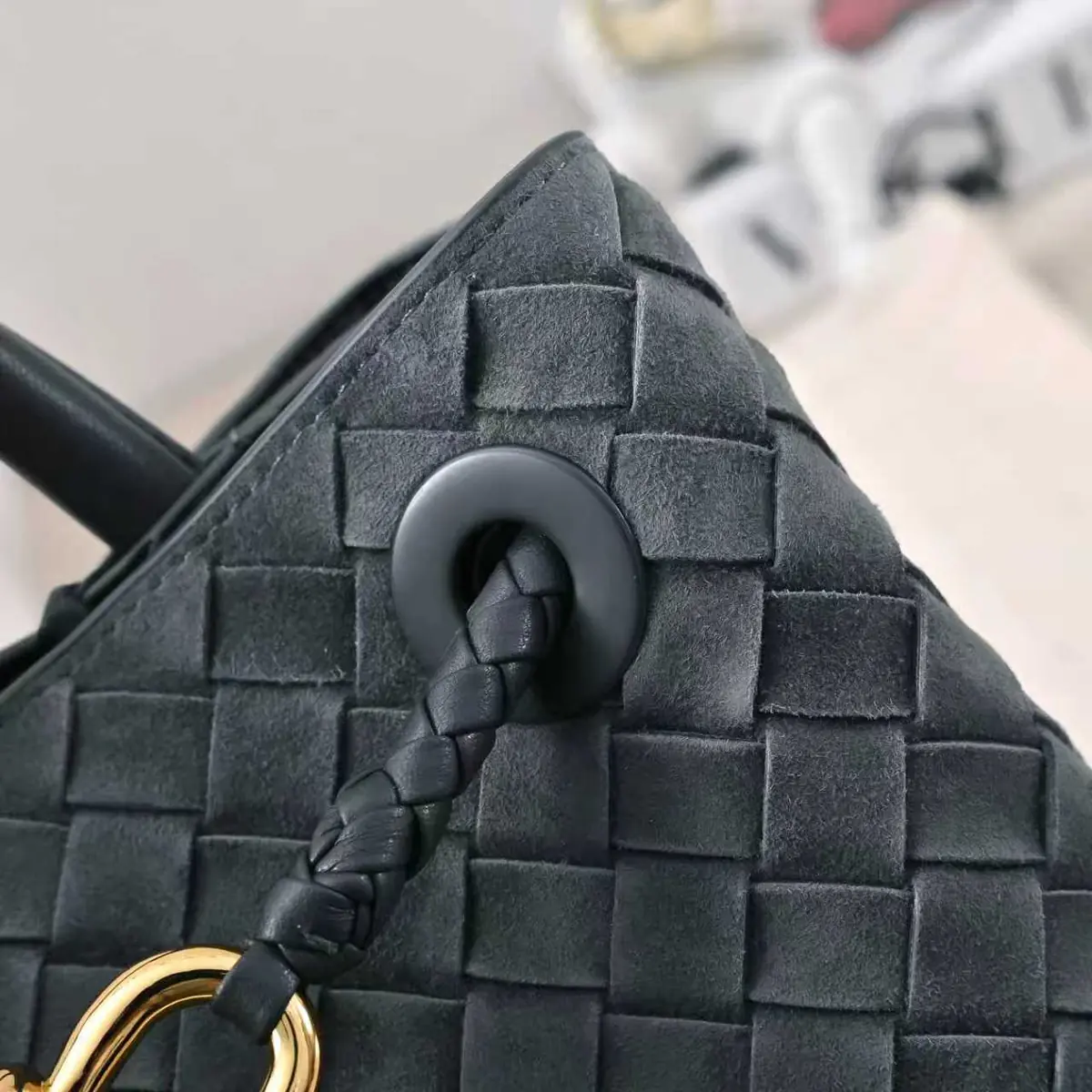 Bottega Veneta Style Gold Leather Shoulder Bag Lookbook Reference image 5