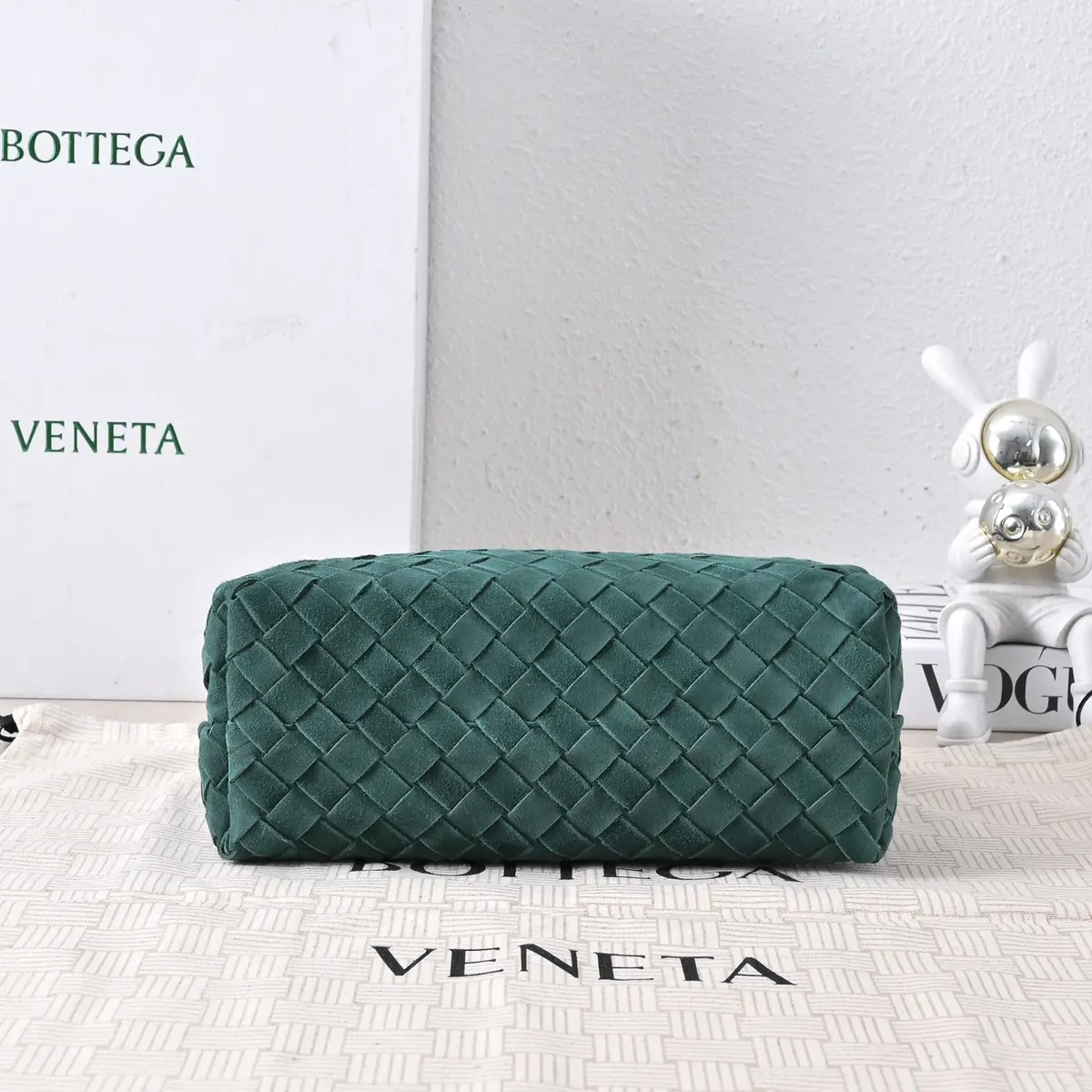 Bottega Veneta Style Gold Leather Shoulder Bag Lookbook Reference image 3