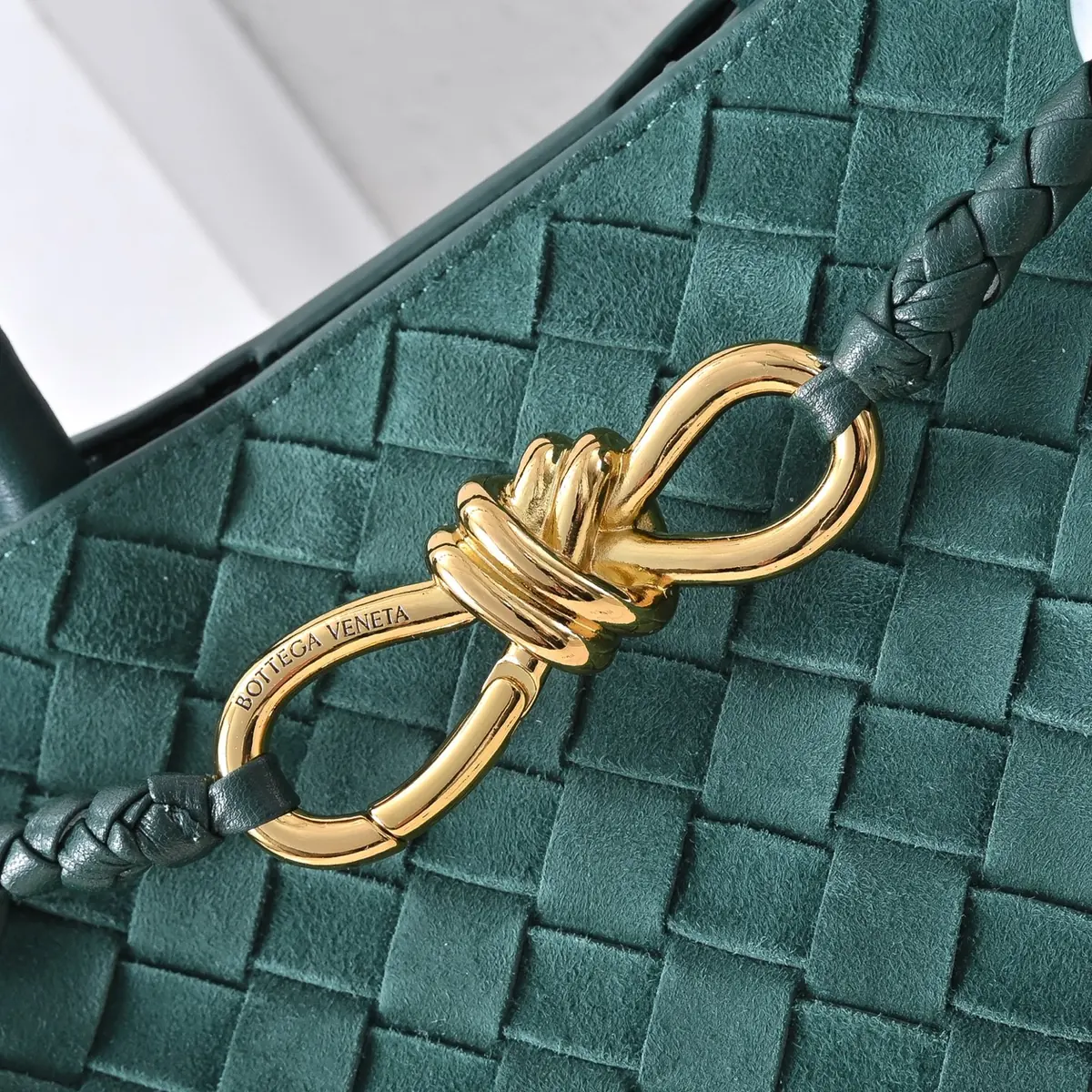 Bottega Veneta Style Gold Leather Shoulder Bag Lookbook Reference image 6