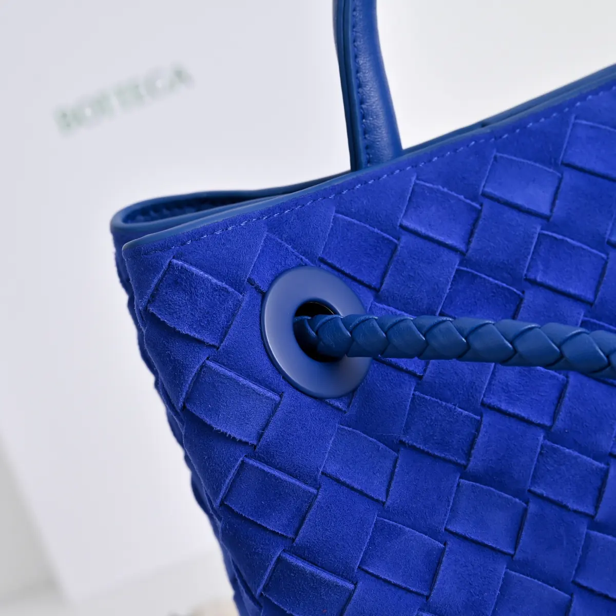 Bottega Veneta Style Gold Leather Shoulder Bag Lookbook Reference image 6