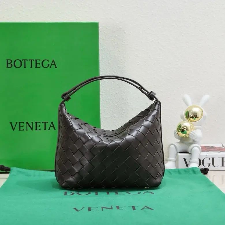 Bottega Veneta Style Gold Leather Shoulder Bag Lookbook Reference image 1