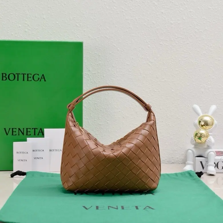 Bottega Veneta Style Gold Leather Shoulder Bag Lookbook Reference image 1