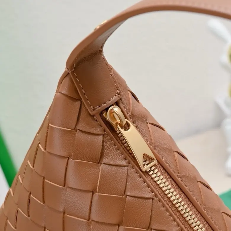Bottega Veneta Style Gold Leather Shoulder Bag Lookbook Reference image 6