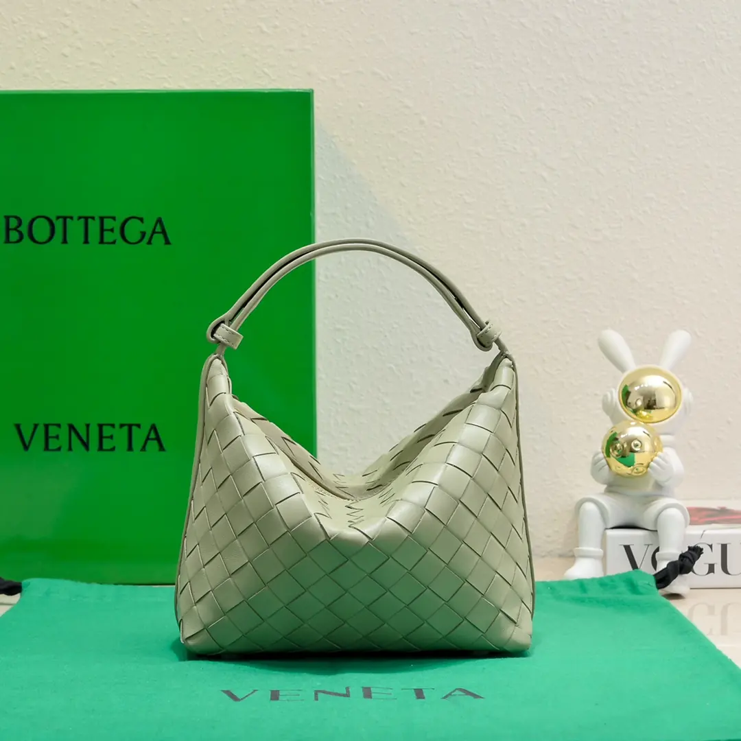 Bottega Veneta Style Gold Leather Shoulder Bag Lookbook Reference image 2