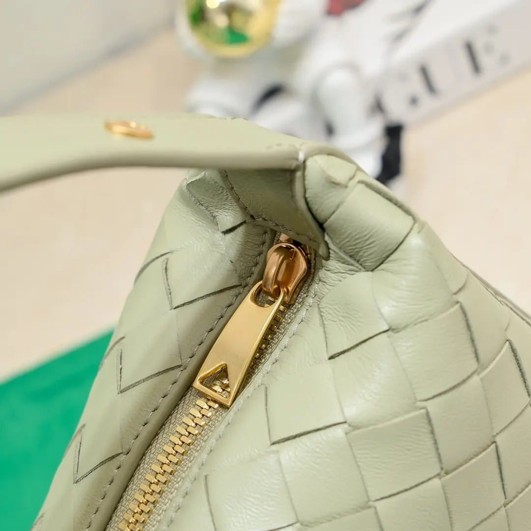 Bottega Veneta Style Gold Leather Shoulder Bag Lookbook Reference image 6