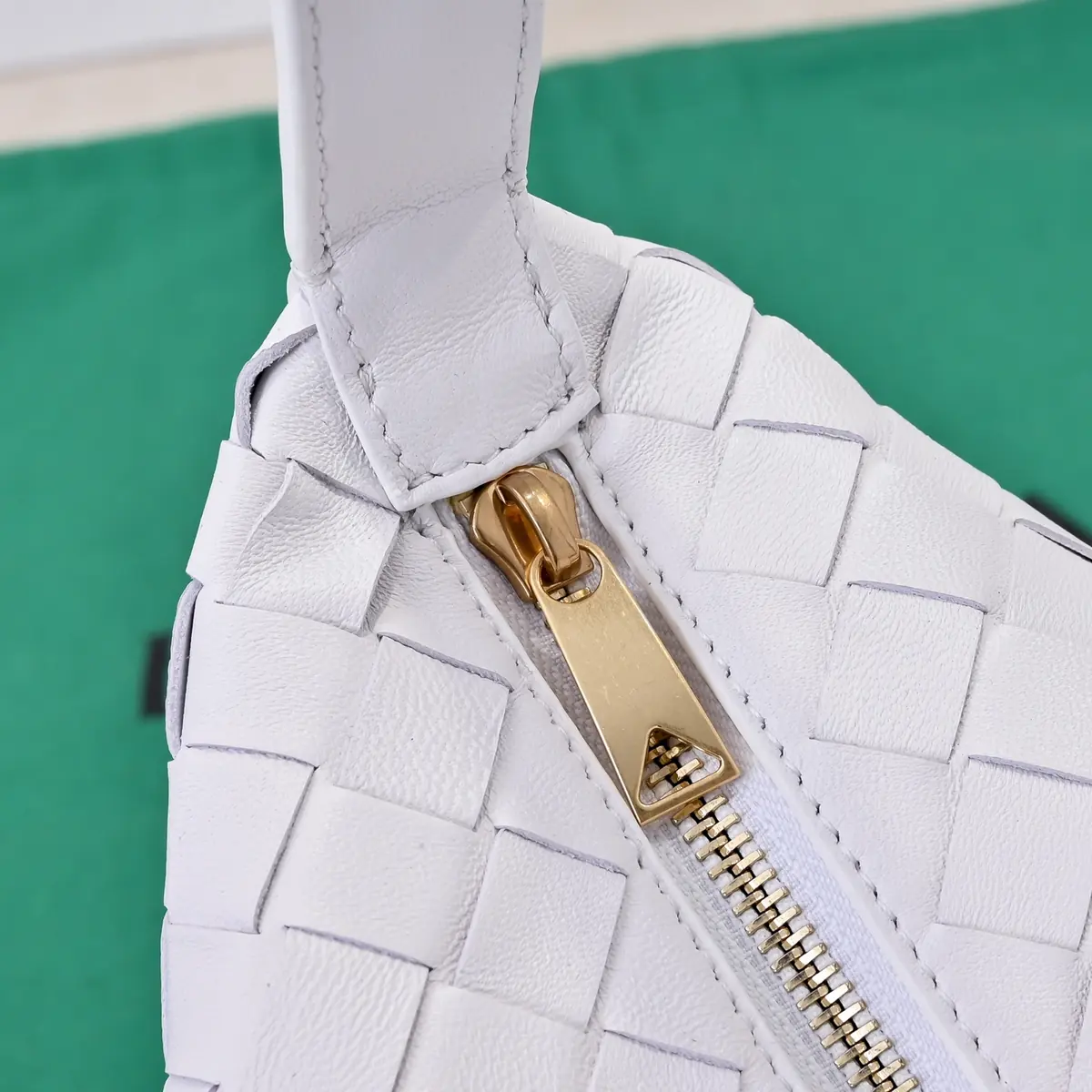 Bottega Veneta Style Gold Leather Shoulder Bag Lookbook Reference image 5