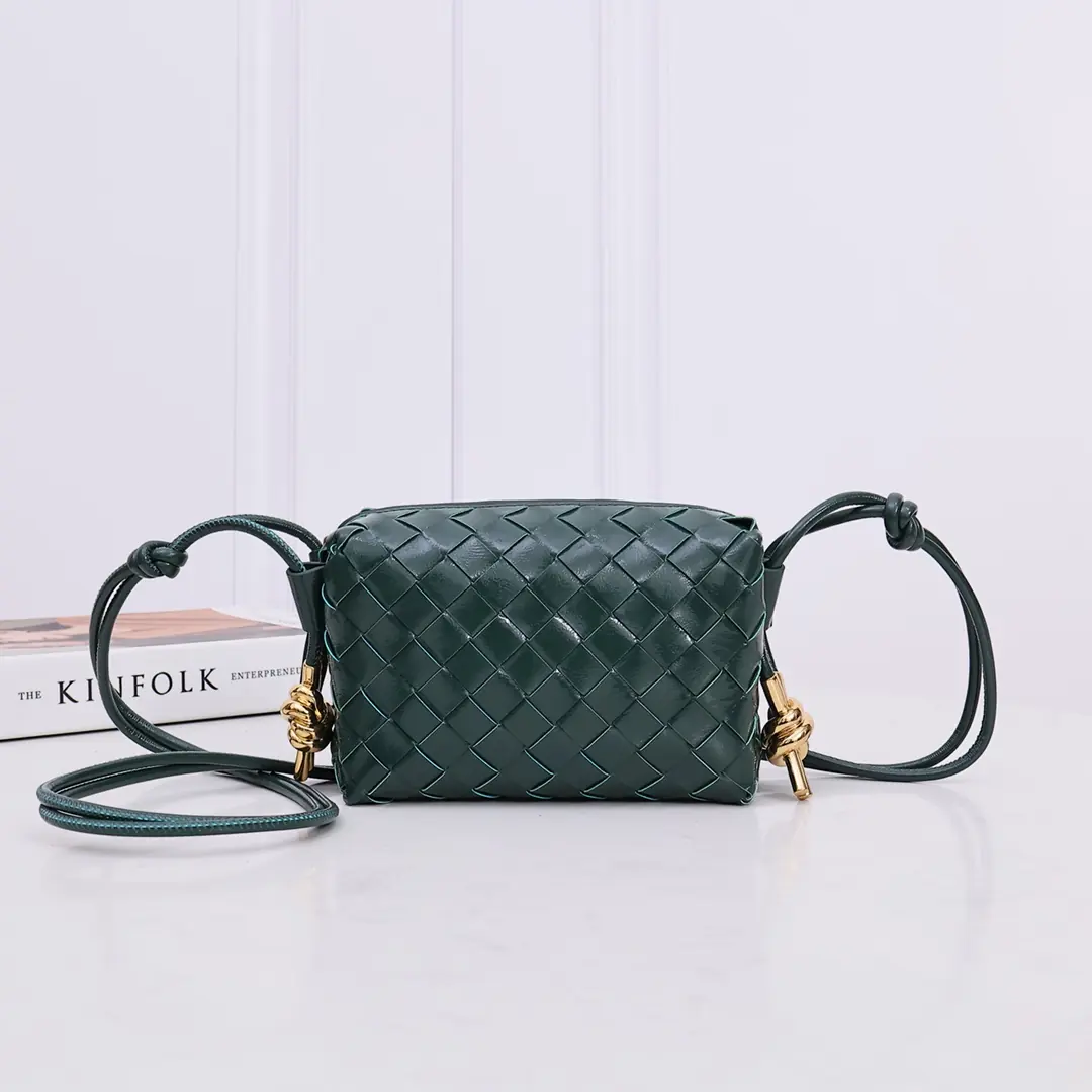 Bottega Veneta Style Green Leather Bag Lookbook Reference image 1
