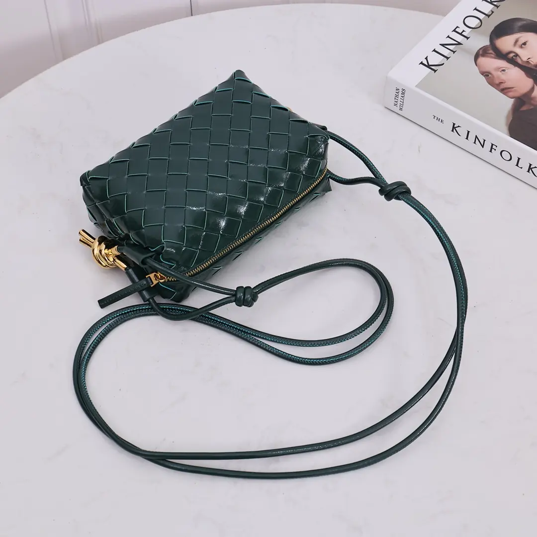 Bottega Veneta Style Green Leather Bag Lookbook Reference image 2