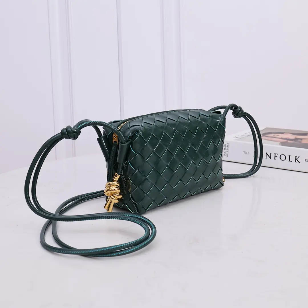 Bottega Veneta Style Green Leather Bag Lookbook Reference image 3
