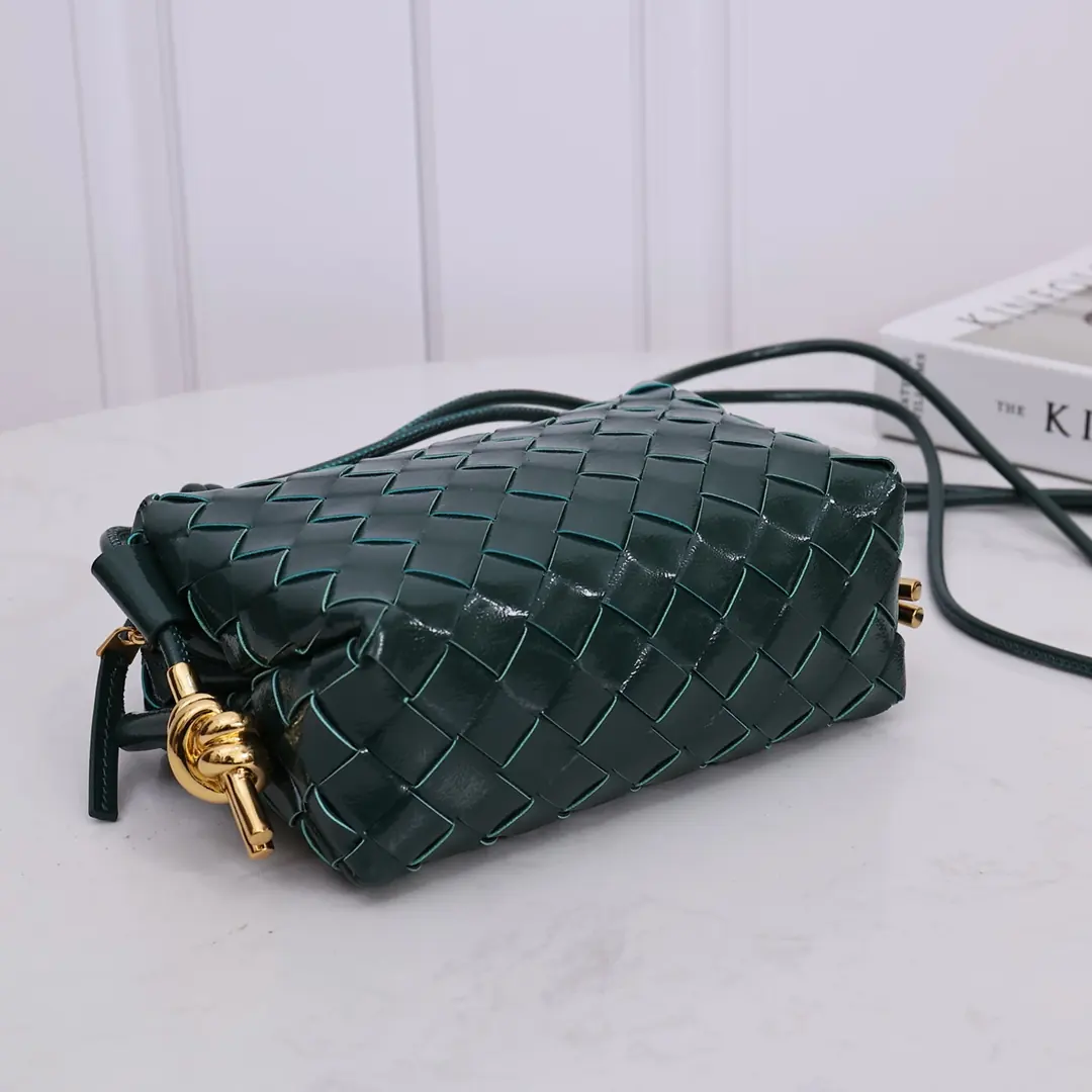 Bottega Veneta Style Green Leather Bag Lookbook Reference image 4