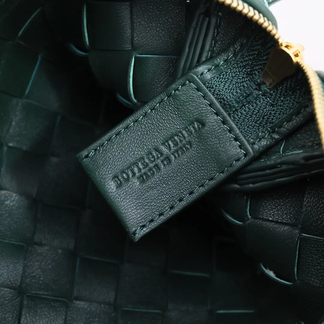 Bottega Veneta Style Green Leather Bag Lookbook Reference image 6