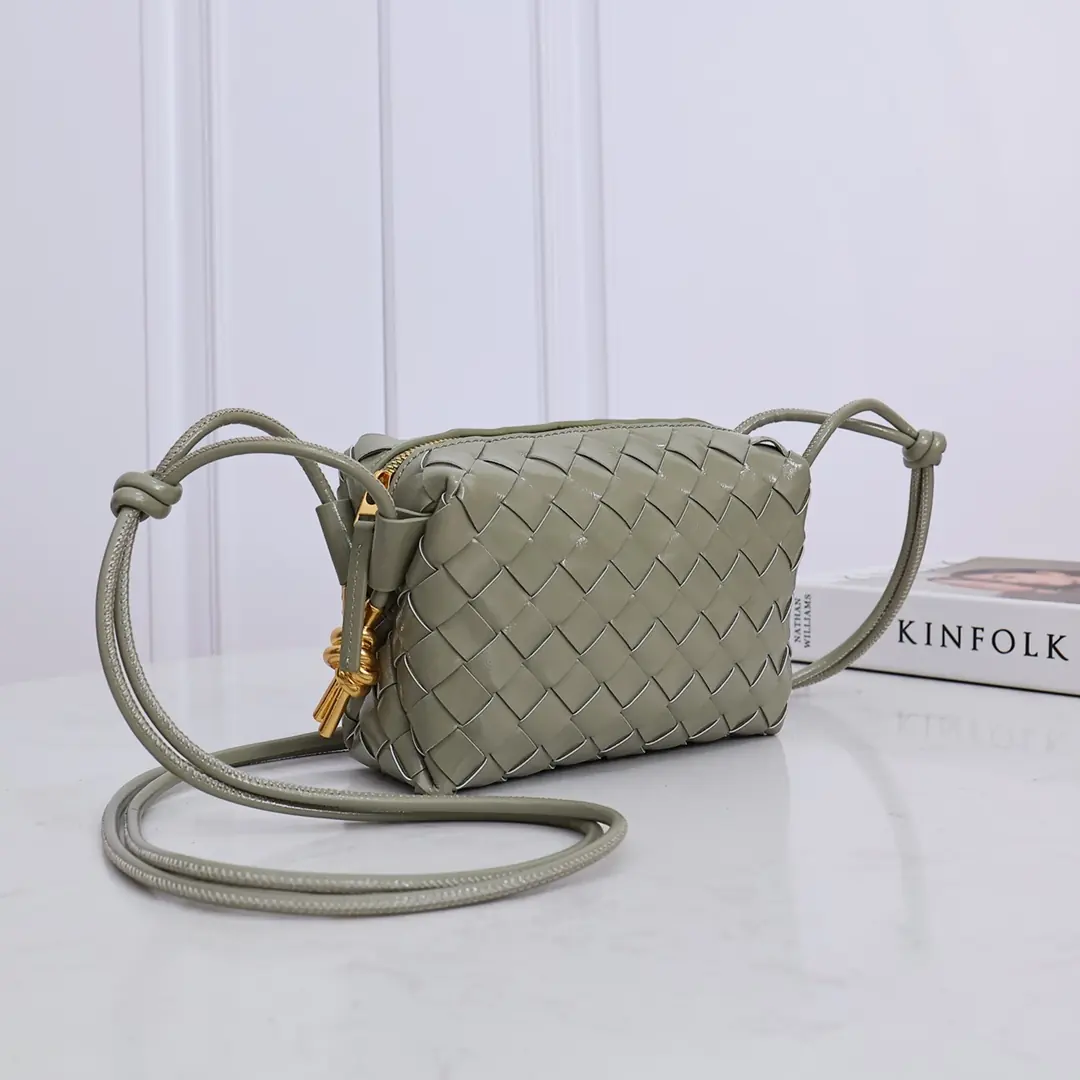 Bottega Veneta Style Green Leather Bag Lookbook Reference image 2