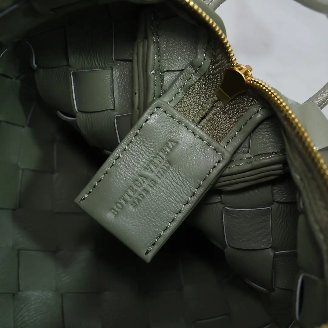Bottega Veneta Style Green Leather Bag Lookbook Reference image 6