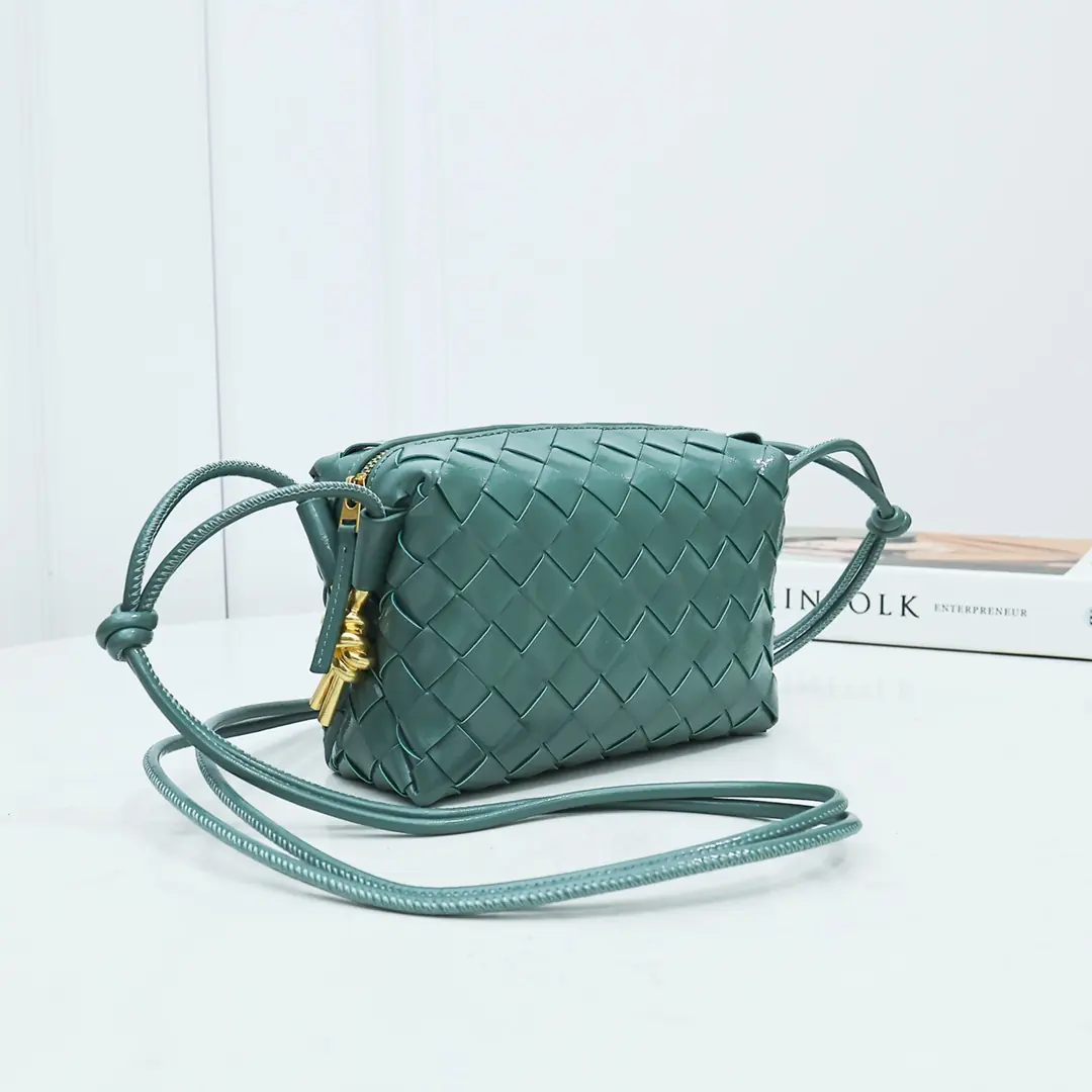 Bottega Veneta Style Green Leather Bag Lookbook Reference image 2