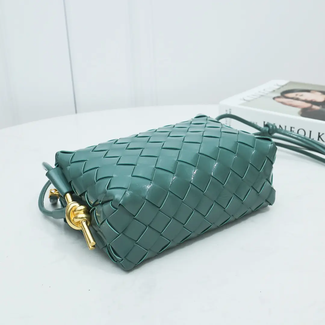 Bottega Veneta Style Green Leather Bag Lookbook Reference image 4