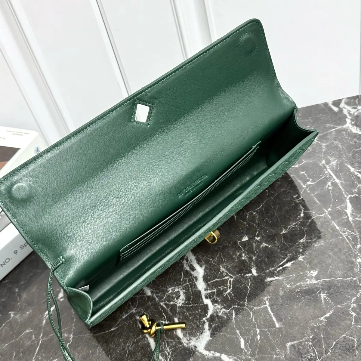 Bottega Veneta Style Green Leather Top Handle Bag Lookbook Reference image 5