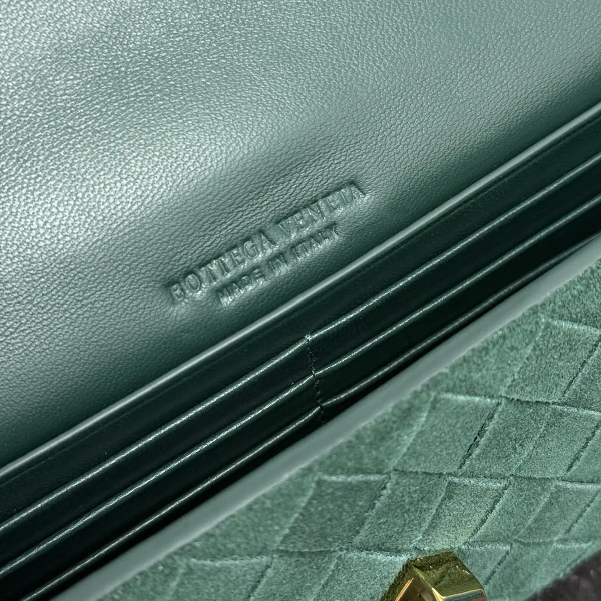 Bottega Veneta Style Green Leather Top Handle Bag Lookbook Reference image 6
