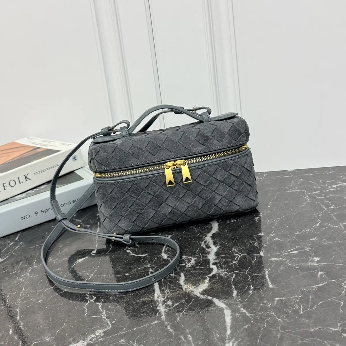 Bottega Veneta Style Grey Crossbody Bag Lookbook Reference image 1