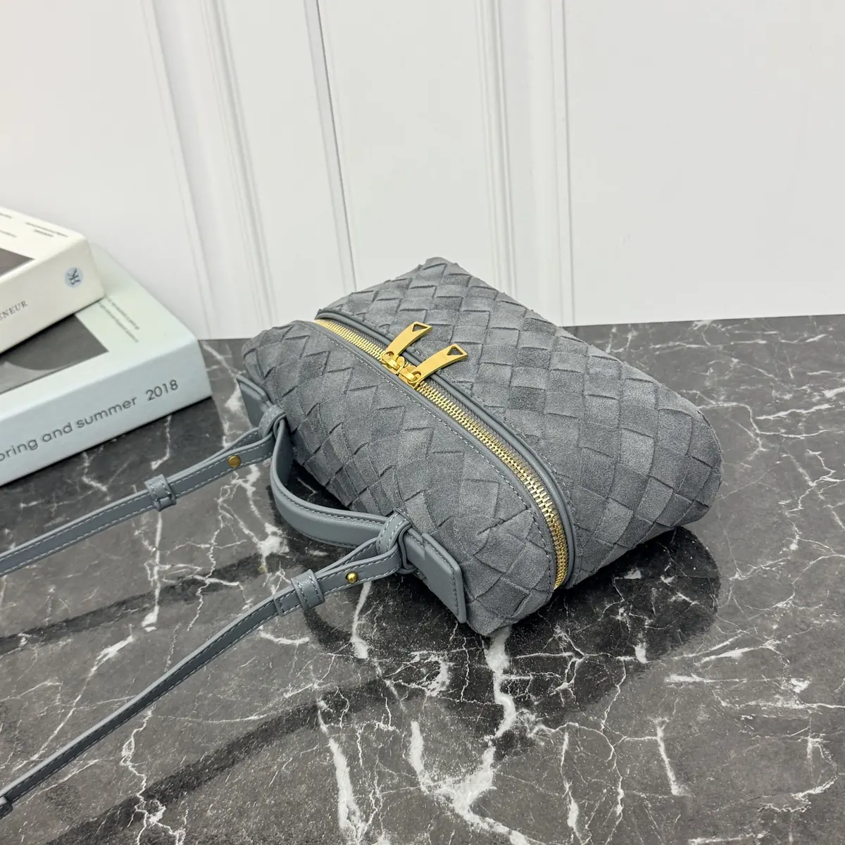 Bottega Veneta Style Grey Crossbody Bag Lookbook Reference image 3