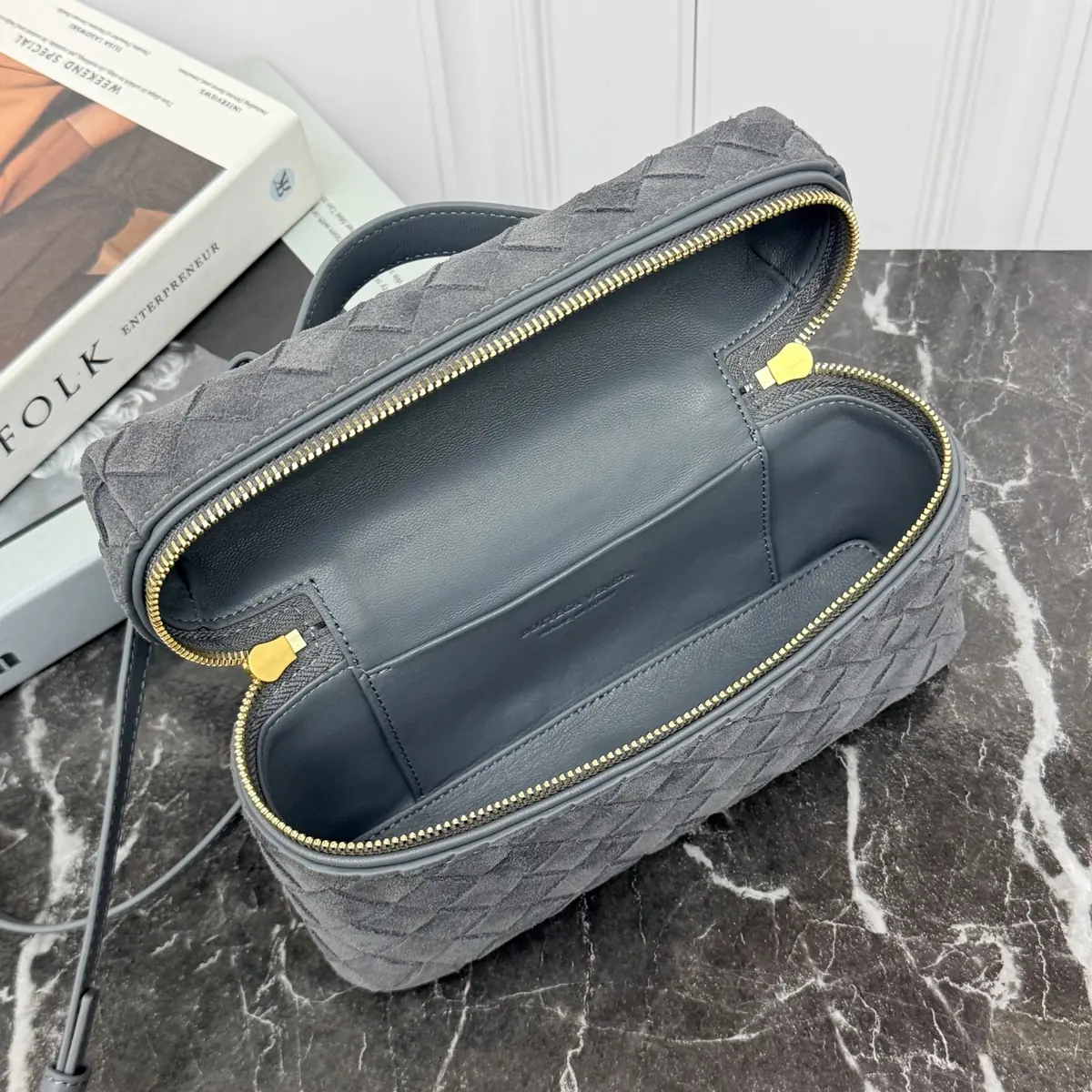 Bottega Veneta Style Grey Crossbody Bag Lookbook Reference image 6