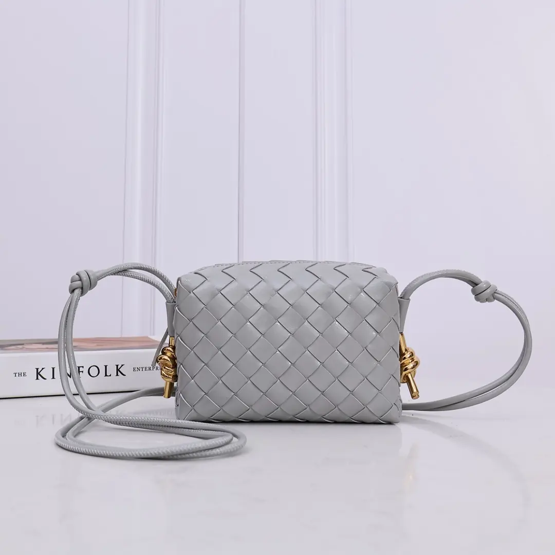 Bottega Veneta Style Grey Leather Bag Lookbook Reference image 1