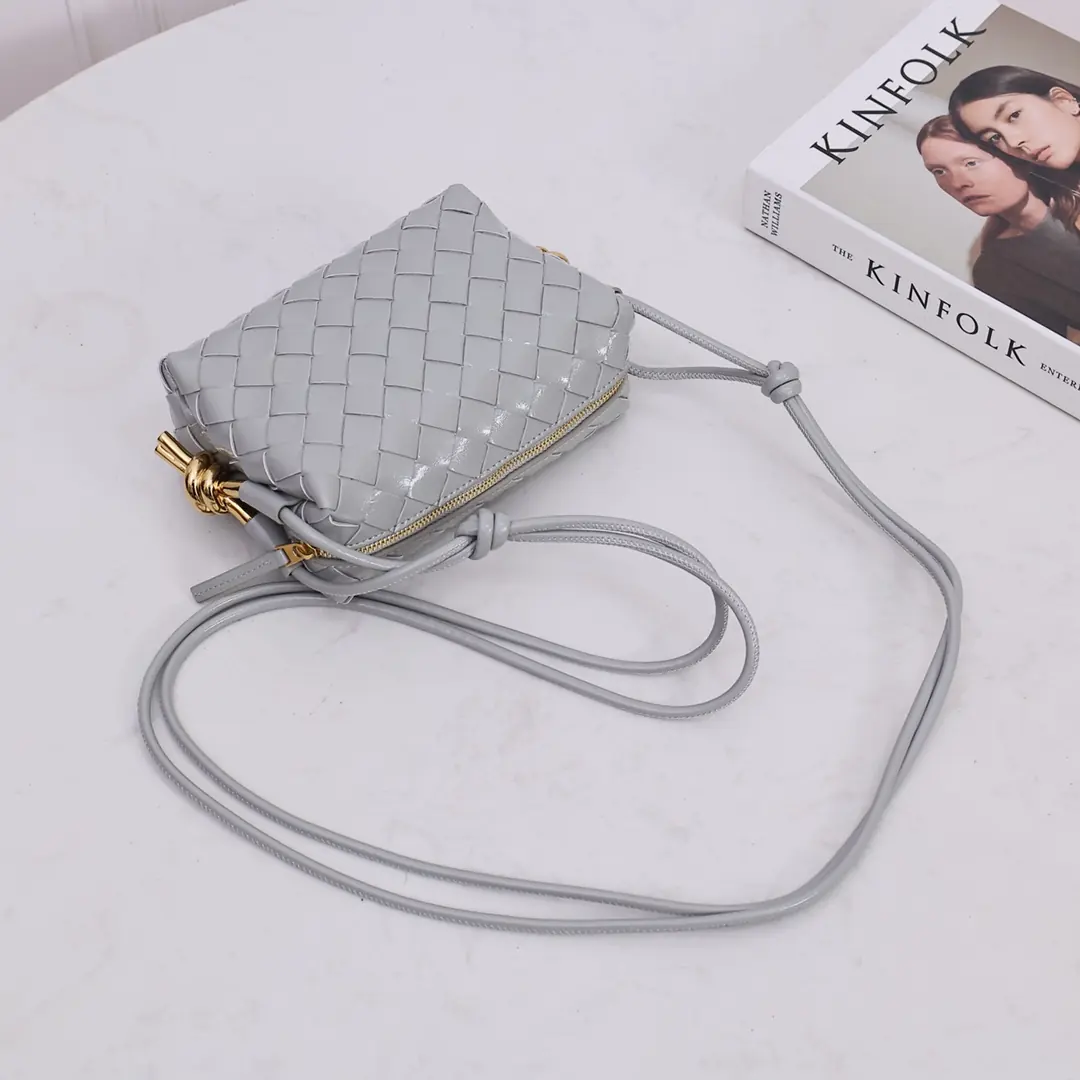 Bottega Veneta Style Grey Leather Bag Lookbook Reference image 3