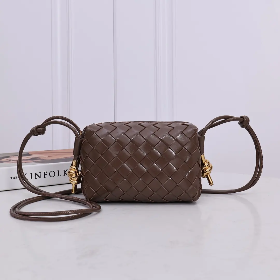 Bottega Veneta Style Grey Leather Bag Lookbook Reference image 1