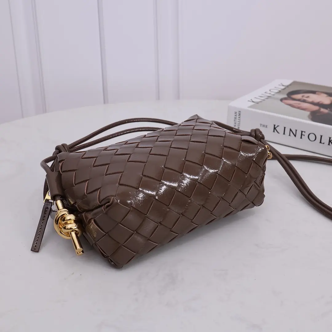 Bottega Veneta Style Grey Leather Bag Lookbook Reference image 4
