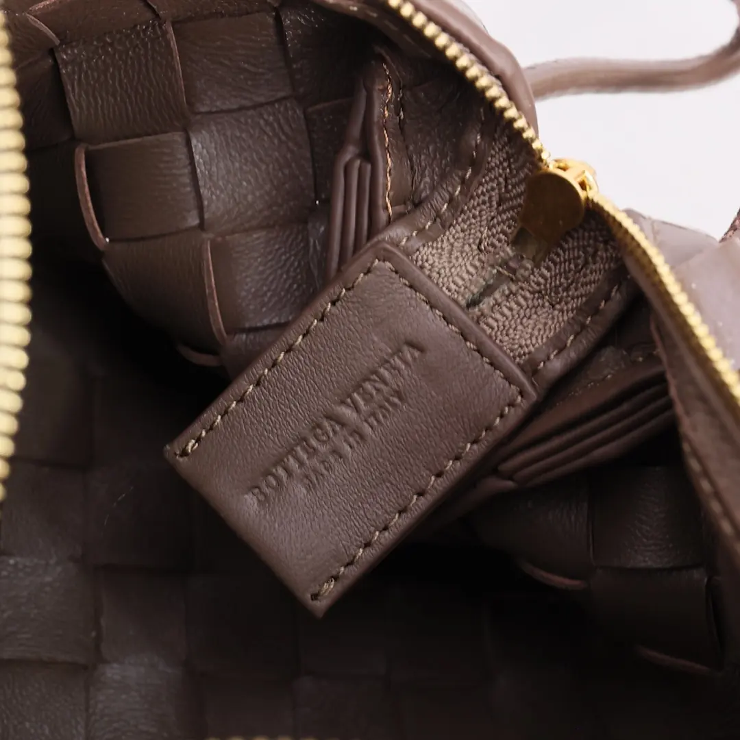 Bottega Veneta Style Grey Leather Bag Lookbook Reference image 6