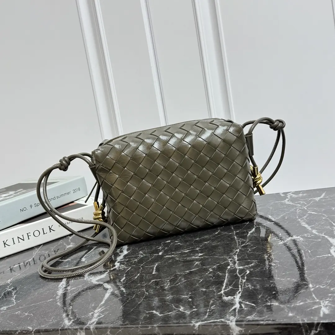 Bottega Veneta Style Leather Bag Lookbook Reference image 1