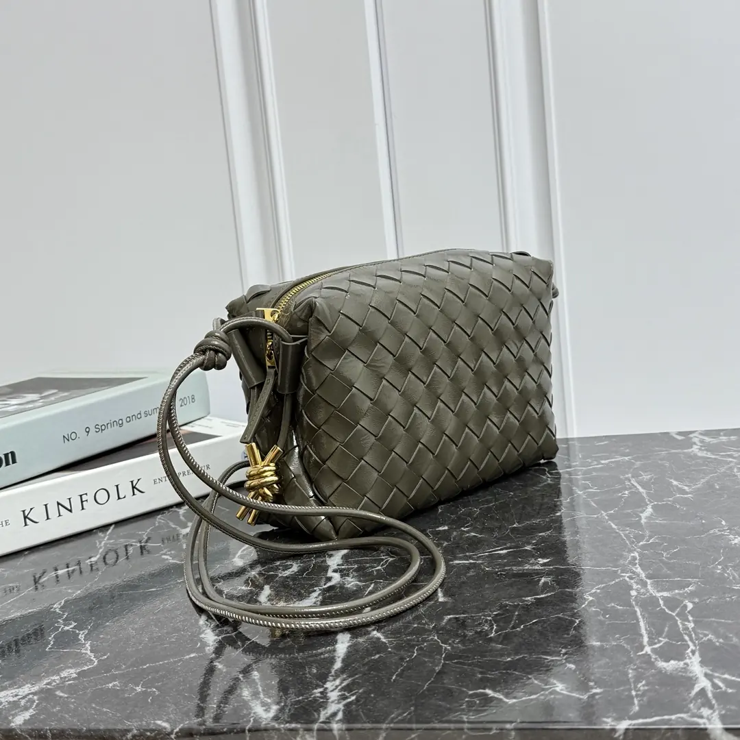 Bottega Veneta Style Leather Bag Lookbook Reference image 2
