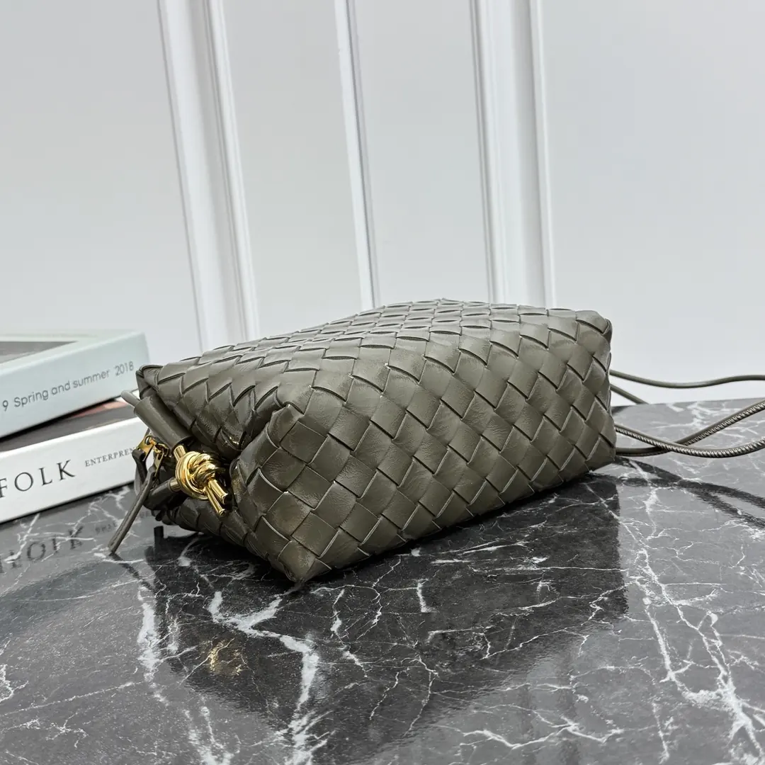 Bottega Veneta Style Leather Bag Lookbook Reference image 3