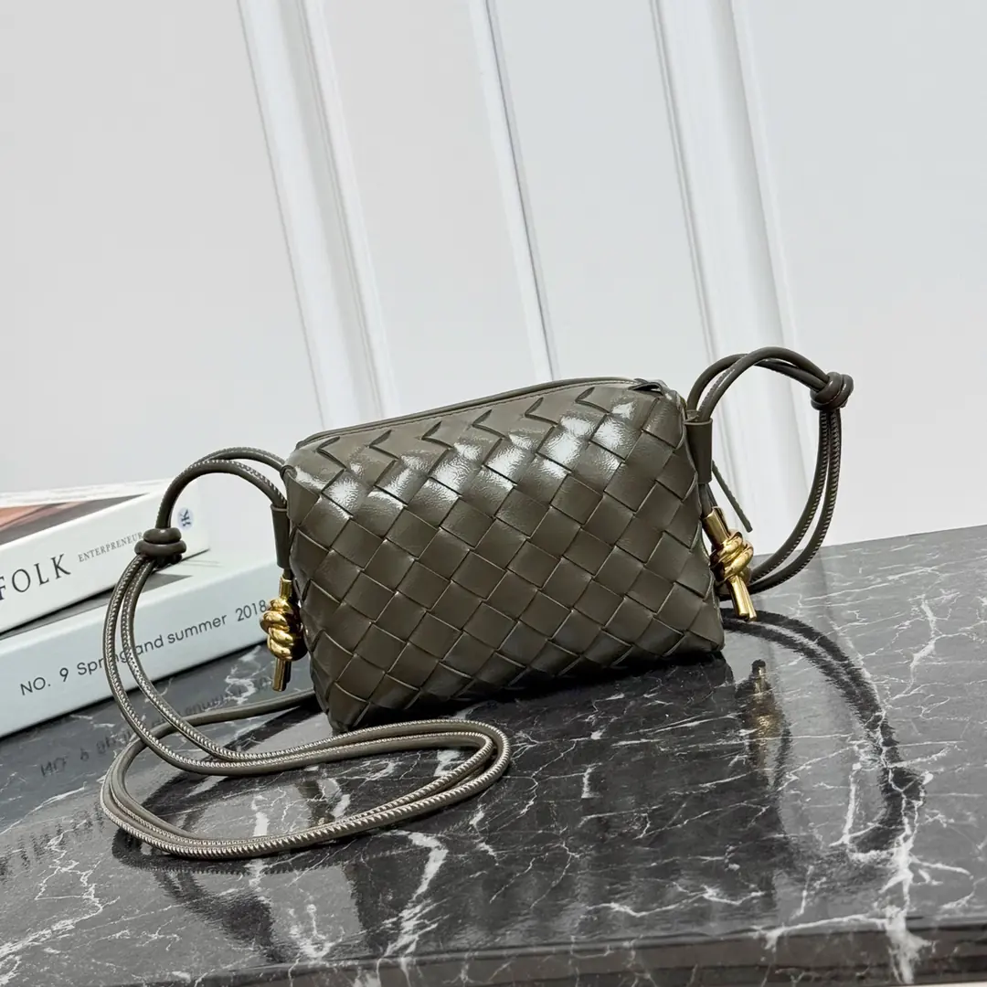 Bottega Veneta Style Leather Bag Lookbook Reference image 1