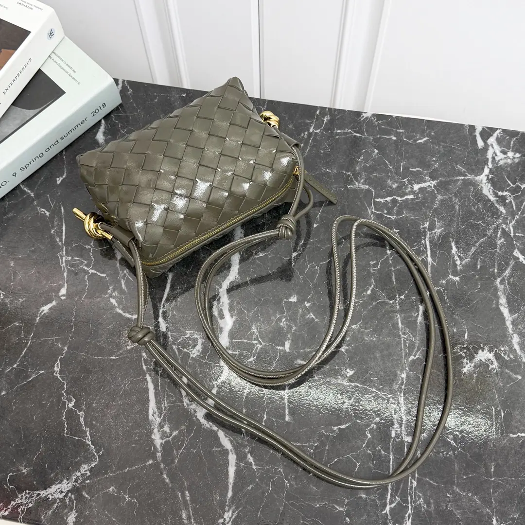 Bottega Veneta Style Leather Bag Lookbook Reference image 3