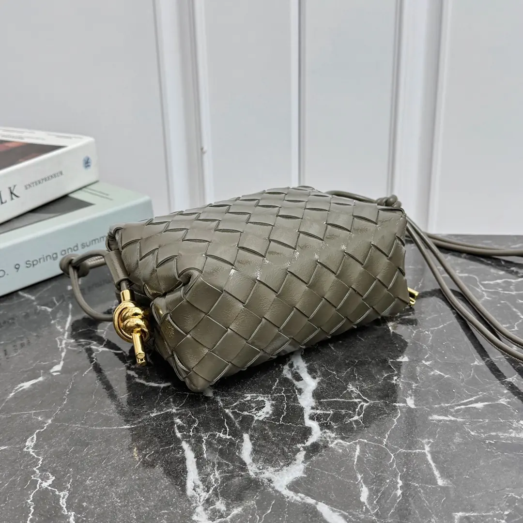 Bottega Veneta Style Leather Bag Lookbook Reference image 4