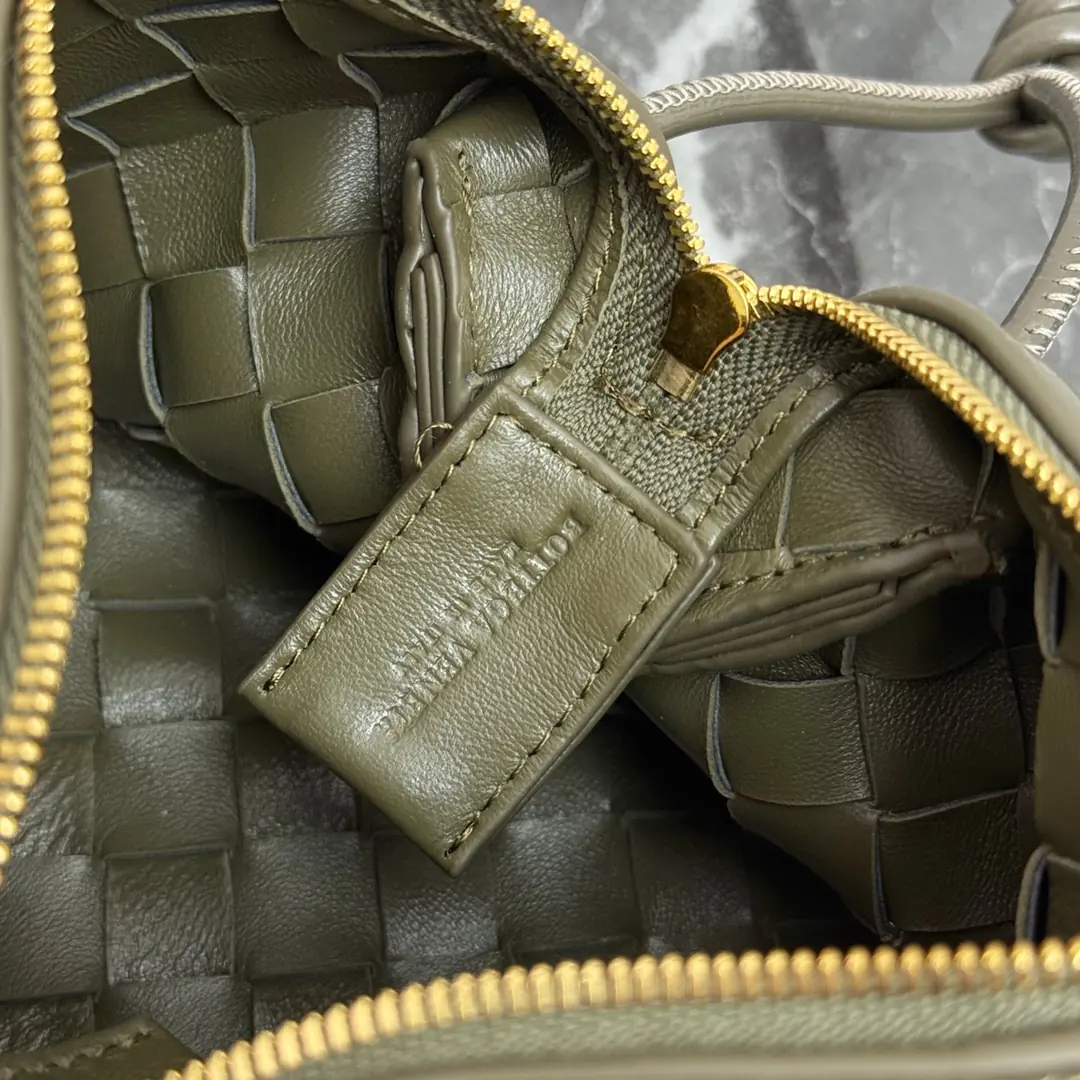 Bottega Veneta Style Leather Bag Lookbook Reference image 6
