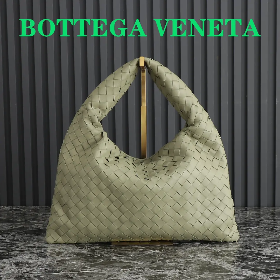 Bottega Veneta Style Leather Bag Lookbook Reference image 1