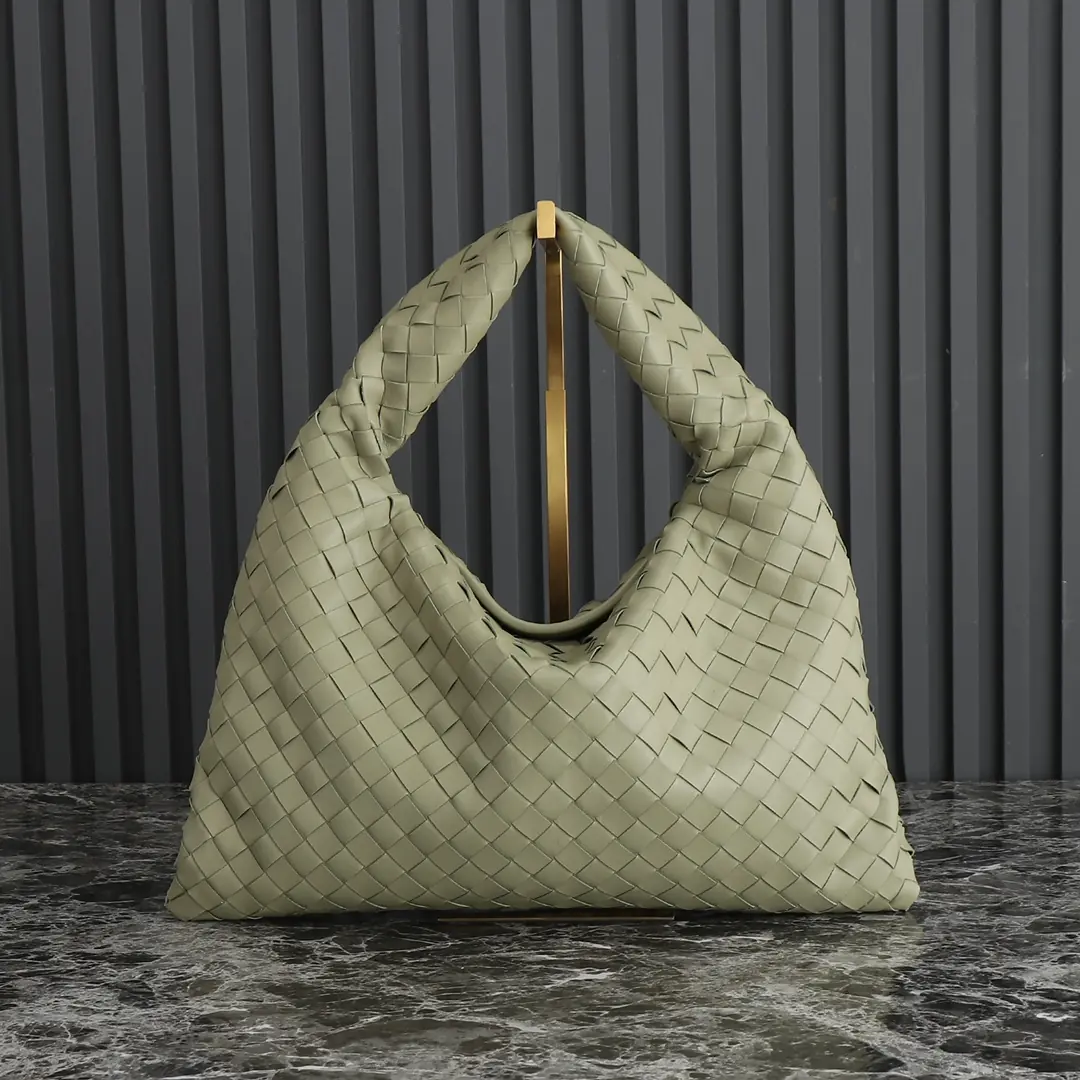 Bottega Veneta Style Leather Bag Lookbook Reference image 2