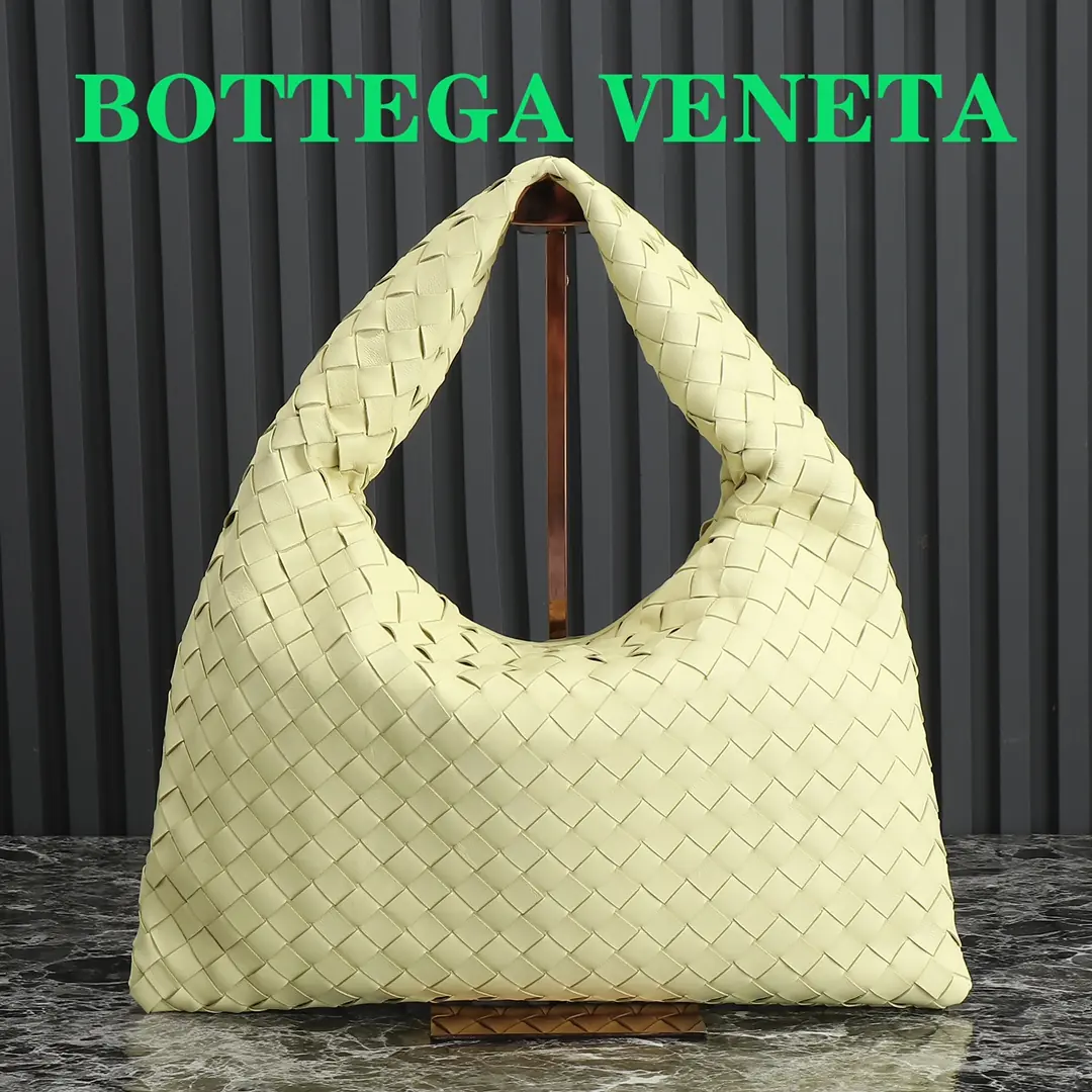 Bottega Veneta Style Leather Bag Lookbook Reference image 1