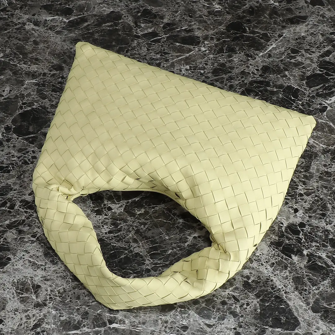 Bottega Veneta Style Leather Bag Lookbook Reference image 2