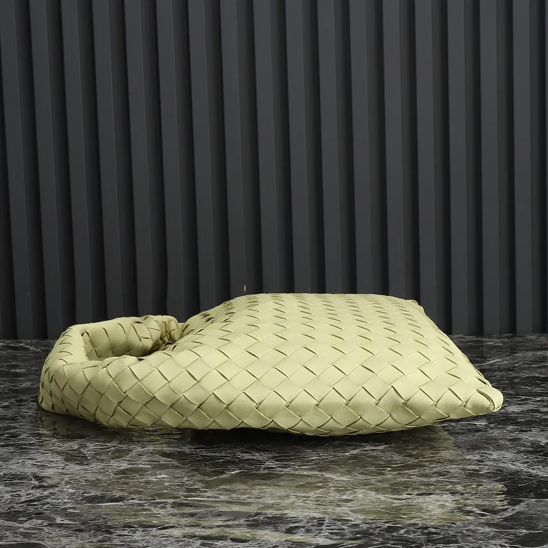 Bottega Veneta Style Leather Bag Lookbook Reference image 3