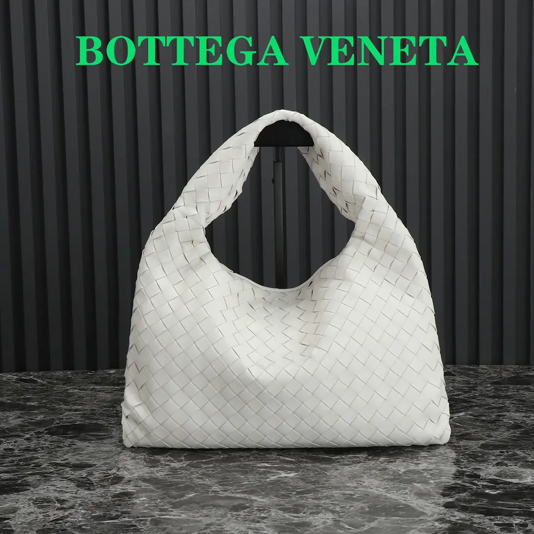 Bottega Veneta Style Leather Bag Lookbook Reference image 1