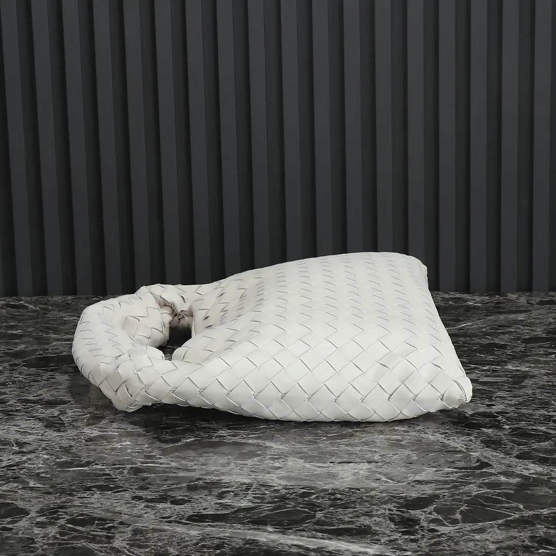 Bottega Veneta Style Leather Bag Lookbook Reference image 3