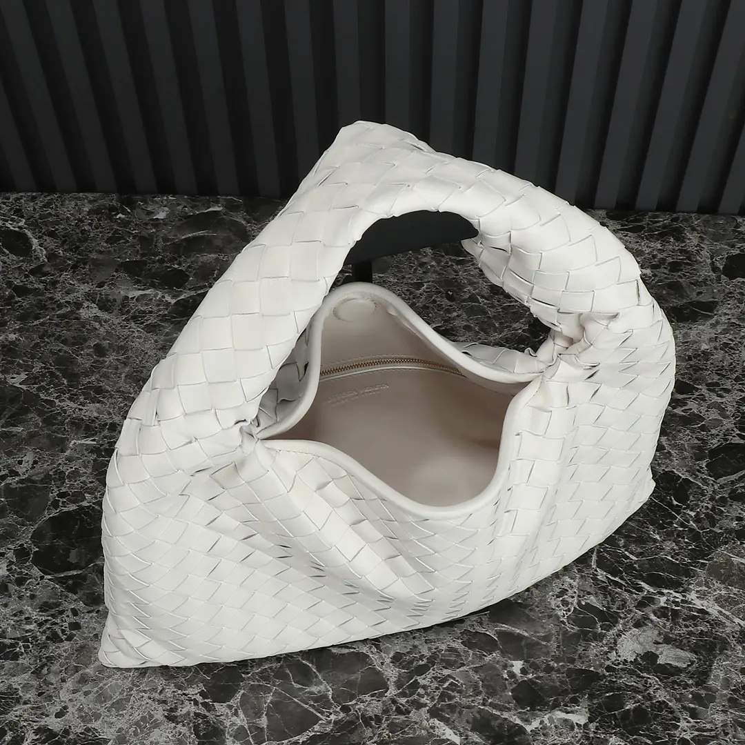 Bottega Veneta Style Leather Bag Lookbook Reference image 6