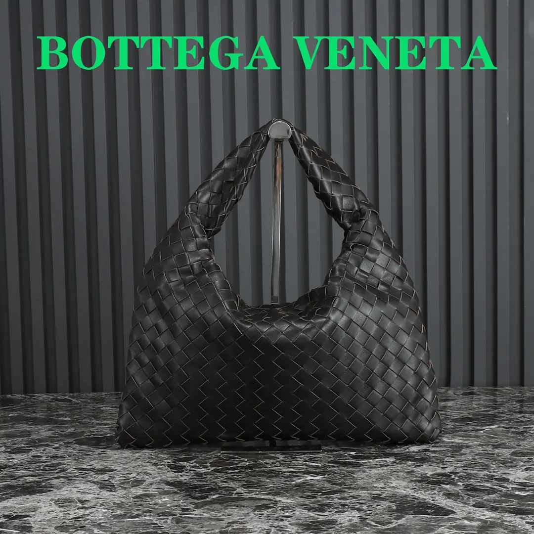 Bottega Veneta Style Leather Bag Lookbook Reference image 1